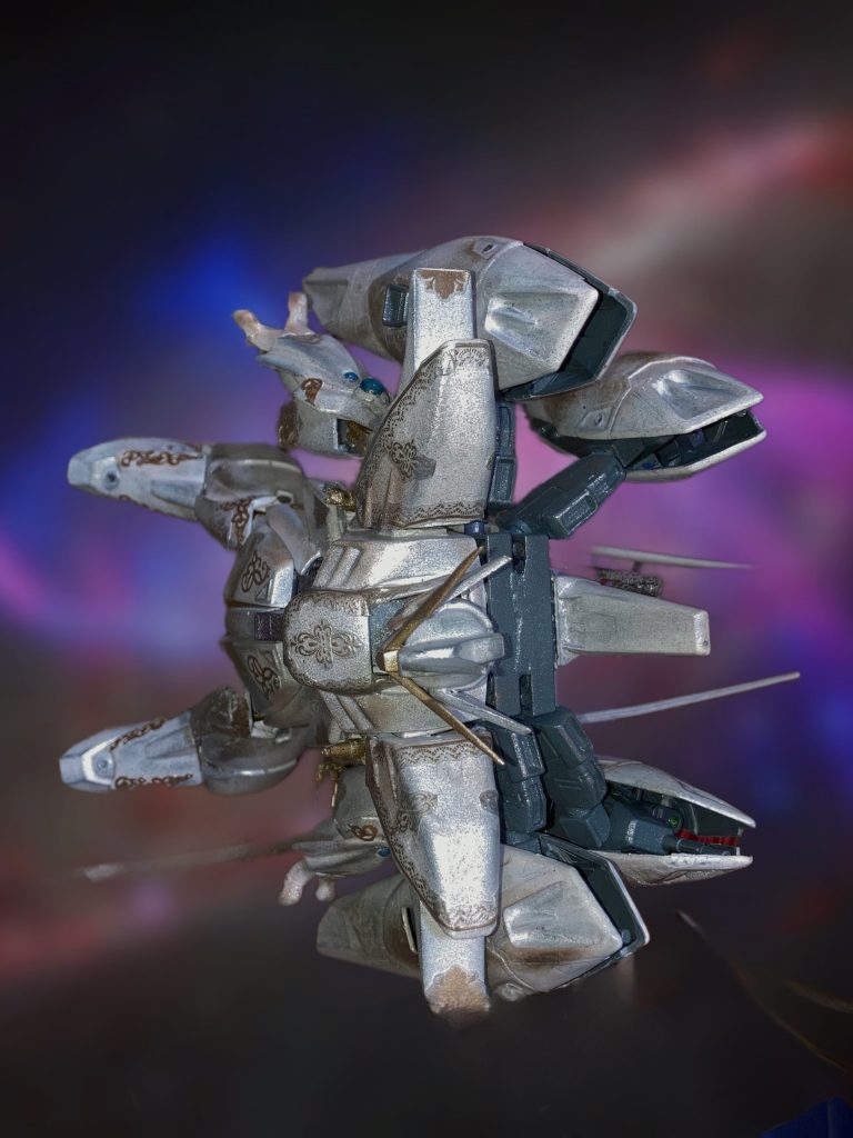 いつものようにベースはウェザリングを入れ、筆塗りオンリーで塗装してます。実は構造的な所はキットのままでも似そうだったのでビギナギナのフォルムを生かしてます。