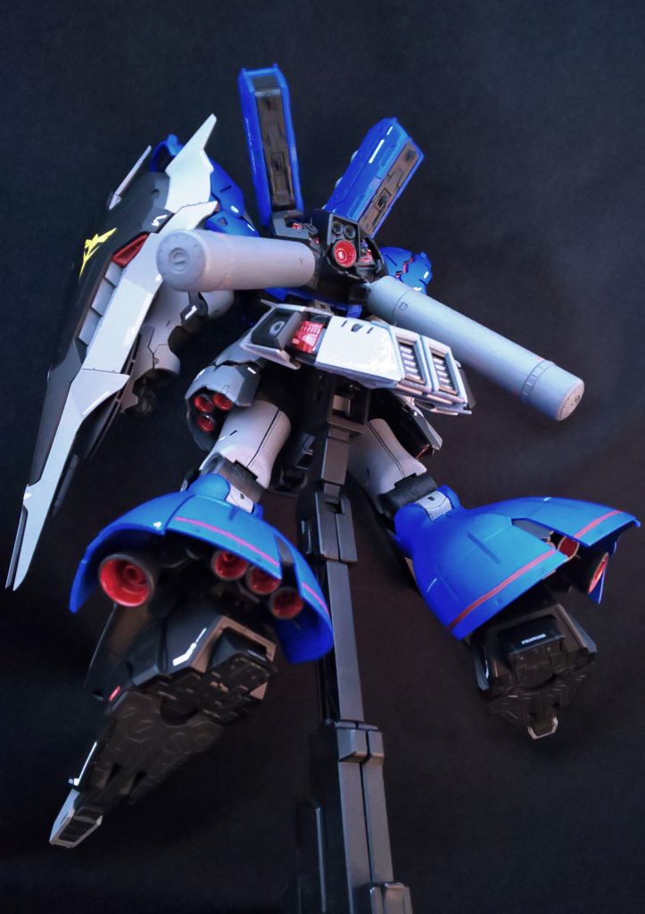 バーニア内部も赤。RGのZガンダムはパーツポロポロがひどくていじる気になれませんでしたが、サザビーは全くそんなことはなくとても良い出来でした。個体差はあると思います。