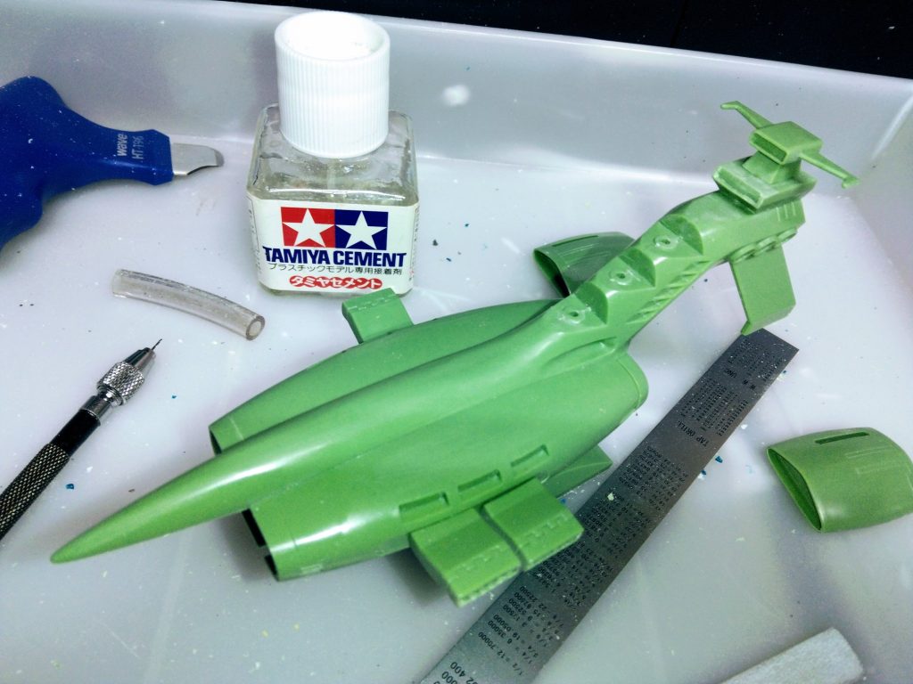 旧キットは合わせ目がハッキリと出るので合わせ目消しの勉強になりますね