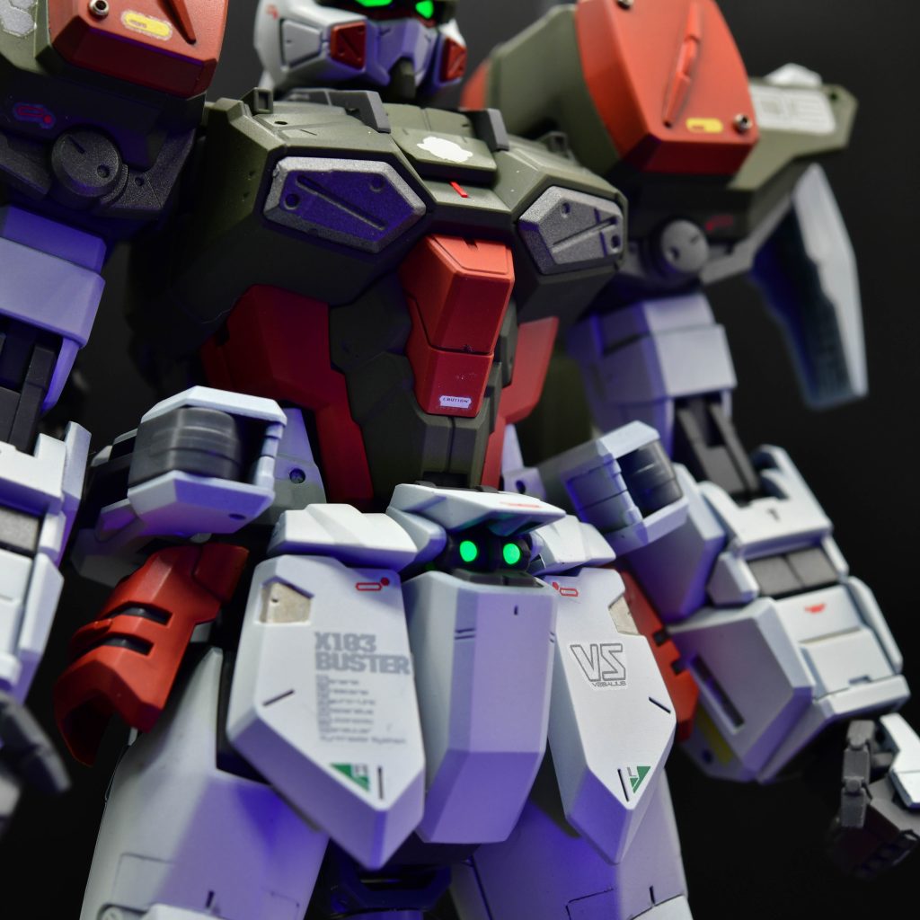 関節はいつものメカサフスーパーヘヴィですが、胸やチラ見えする部分はガンメタルにしてメタルビルド感を出しています。