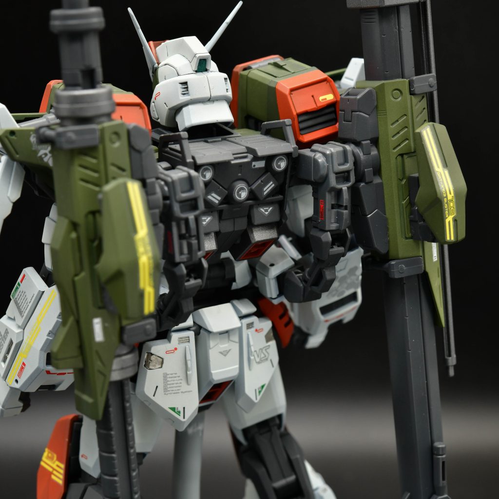 一番苦労したのはABSパーツが多い事。ちまちまプライマーを吹くのが面倒だったので、フレーム単位で組み立てて一気に塗装しました。