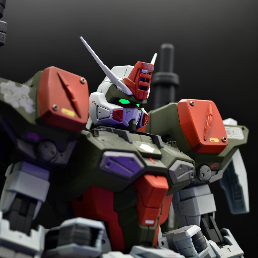 最近、ツインアイは蛍光グリーンの上からエナメル塗料のブラックをエアブラシ塗装して溶剤を使って綿棒で拭き取るようにしました。前の筆塗よりも輪郭がシャープになります。