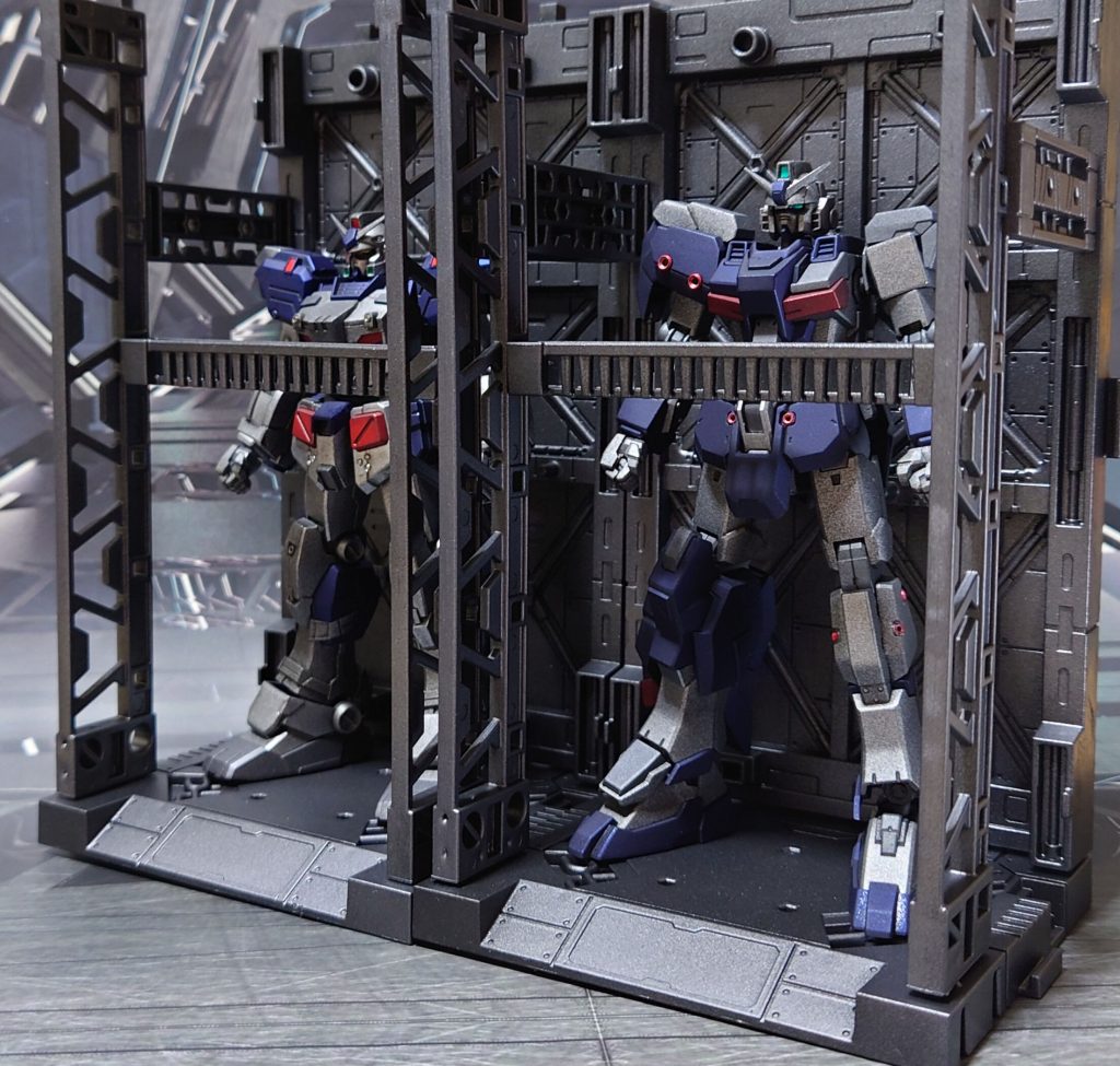 機体の整備、補給パーツにあった“ガンダムヘッド”をRX−81に据え付ける。“ガンダムヘッド、良いじゃないの！“ガンダム・ジーライン”ってところかな”