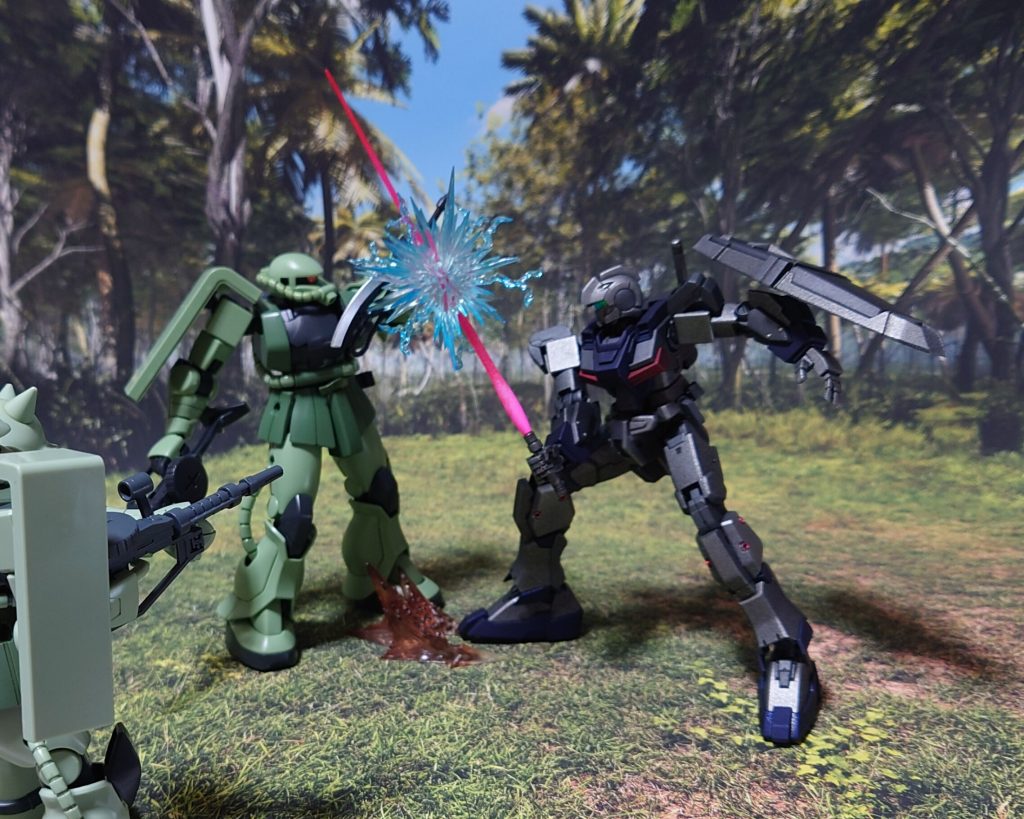 “RX−81”の力を見せる。“こいつ、ただのジムじゃないぞ！”“そうさ、ガンダムだからな！”