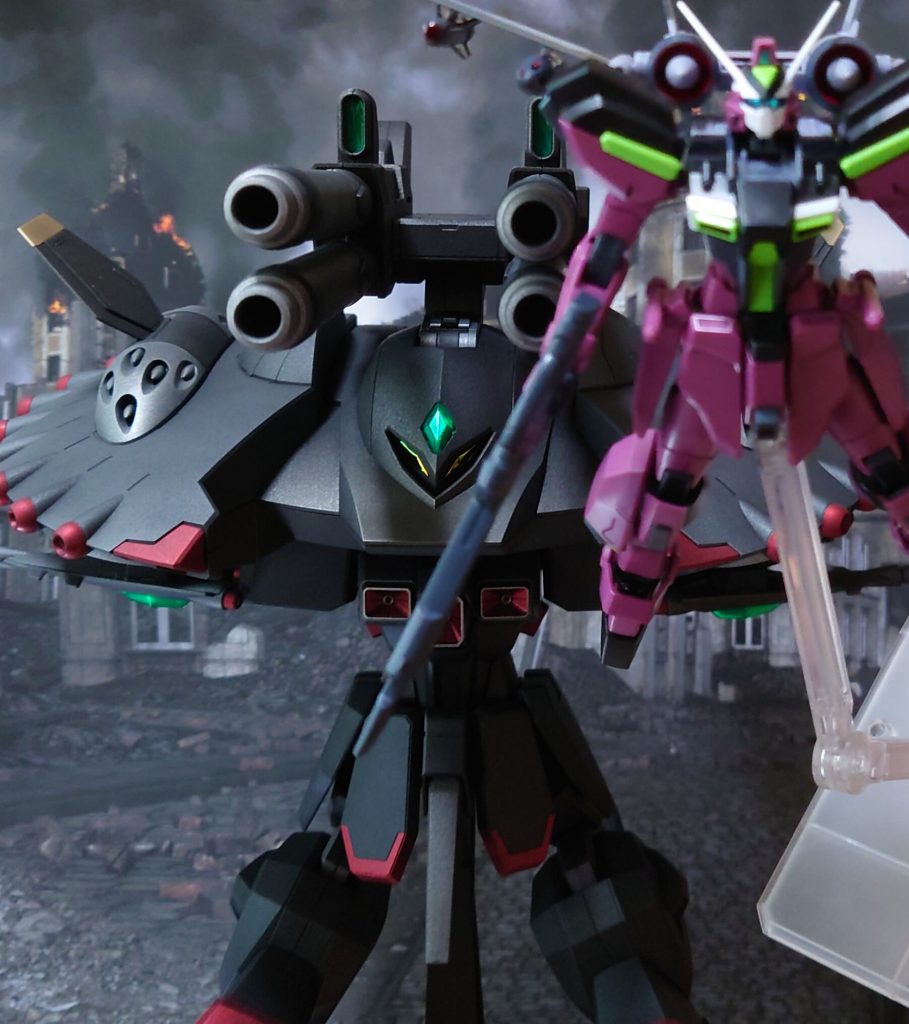 “ロゴス”の切り札、“破壊”の名を持つ兵器が進行する。