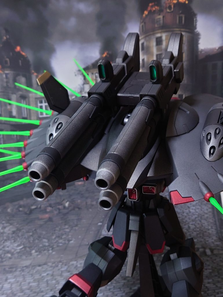 “うわぁぁぁアアっ!”ステラの気合いと共に放たれた“熱プラズマ複合砲 ネフェルテム503”が、周囲を薙ぎ払う。