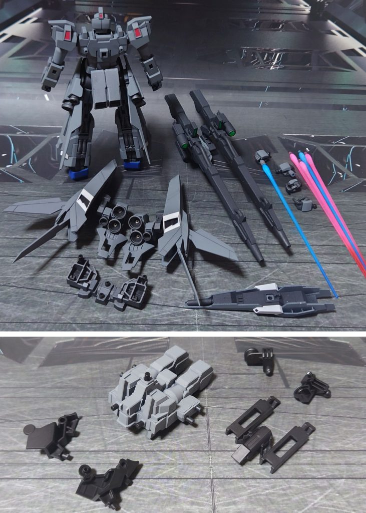 付属品一式。■塗装レシピグレー①:黒サフ→呉海軍工廠グレイ→つや消しグレー②:黒サフ→ニュートラルグレー→つや消し白:グレーサフ→ベースホワイト→つや消し青:黒サフ→キャラクターブルー→つや消し関節類グレー:黒サフ→ブライトガンメタル→つや消しポリキャップ:PPプライマー→ブライトガンメタル→つや消し武器類グレー:黒サフ→MSグレー連邦系→つや消し変形用ジョイント類:黒サフ頭部バイザー:黒サフ→シルバーリーフ→クリアレッド→光沢ビームサーベル刃エフェクト(クリアブルー成型):先端側にメタリックブルー→根元側にベースホワイト→全体に蛍光ブルービームサーベル刃エフェクト(クリアピンク成型):先端側にメタリックレッド→根元側にベースホワイト→全体に蛍光ピンクセンサー類:キット付属シール、市販プラ素材、市販シール素材を併用墨入れ・部分塗装:ガンダムマーカー各種を使用
