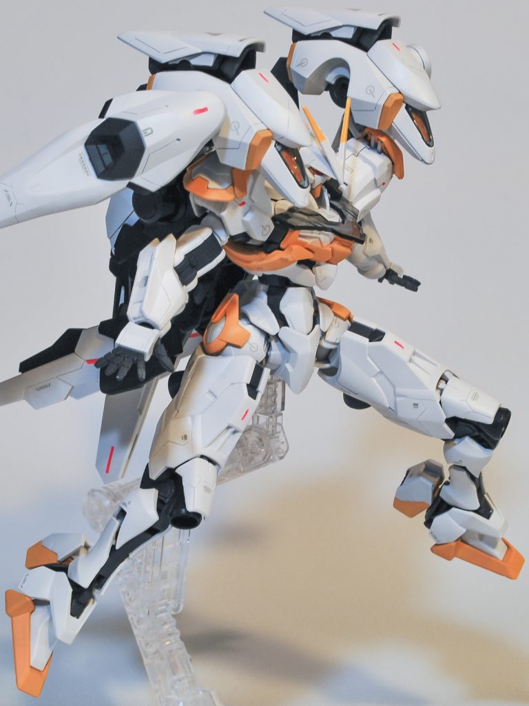 ブラストブースターは、ルブリスのキットと比べてのっぺりしているので、適当にスジボリでディテールアップを施しました。ルブリス側はあまり彫らなくても良さげでしたので、塗装前までは結構ラク。