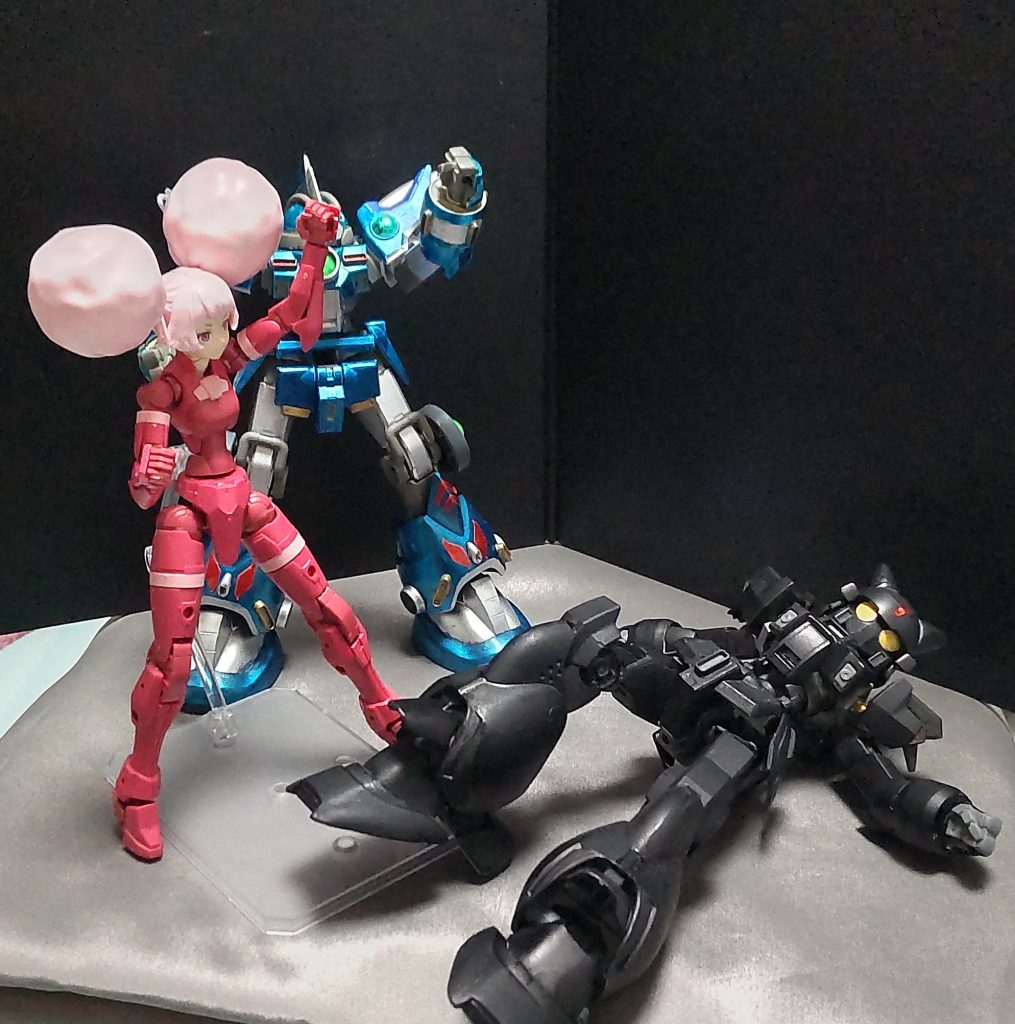 チュチュ「ッシャオラァァァ!!あーしの勝ちだ、10年はえーんだよ!!」オックス「グォー……」モビルトレースシステムによるリアルな動作にはさすがのオックスもついて行けなかったようだ。