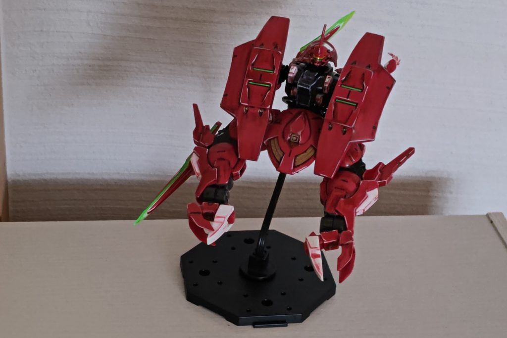 クロー展開。こうすると古いガンダム世代はグラブロを思い出してしまうな。