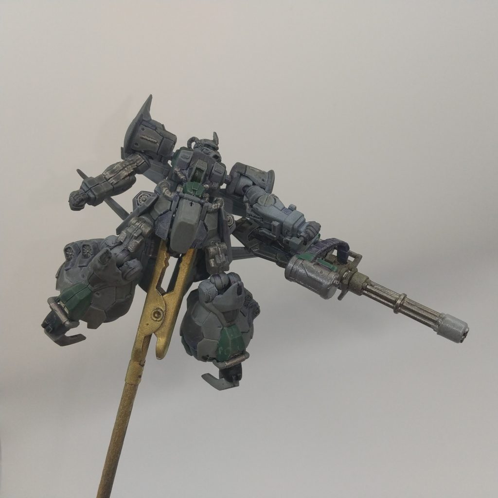 各関節にはイエローサブマリンの軸稼働関節とボールジョイント関節を使用。2mmピンバイスを使用して接続しました。