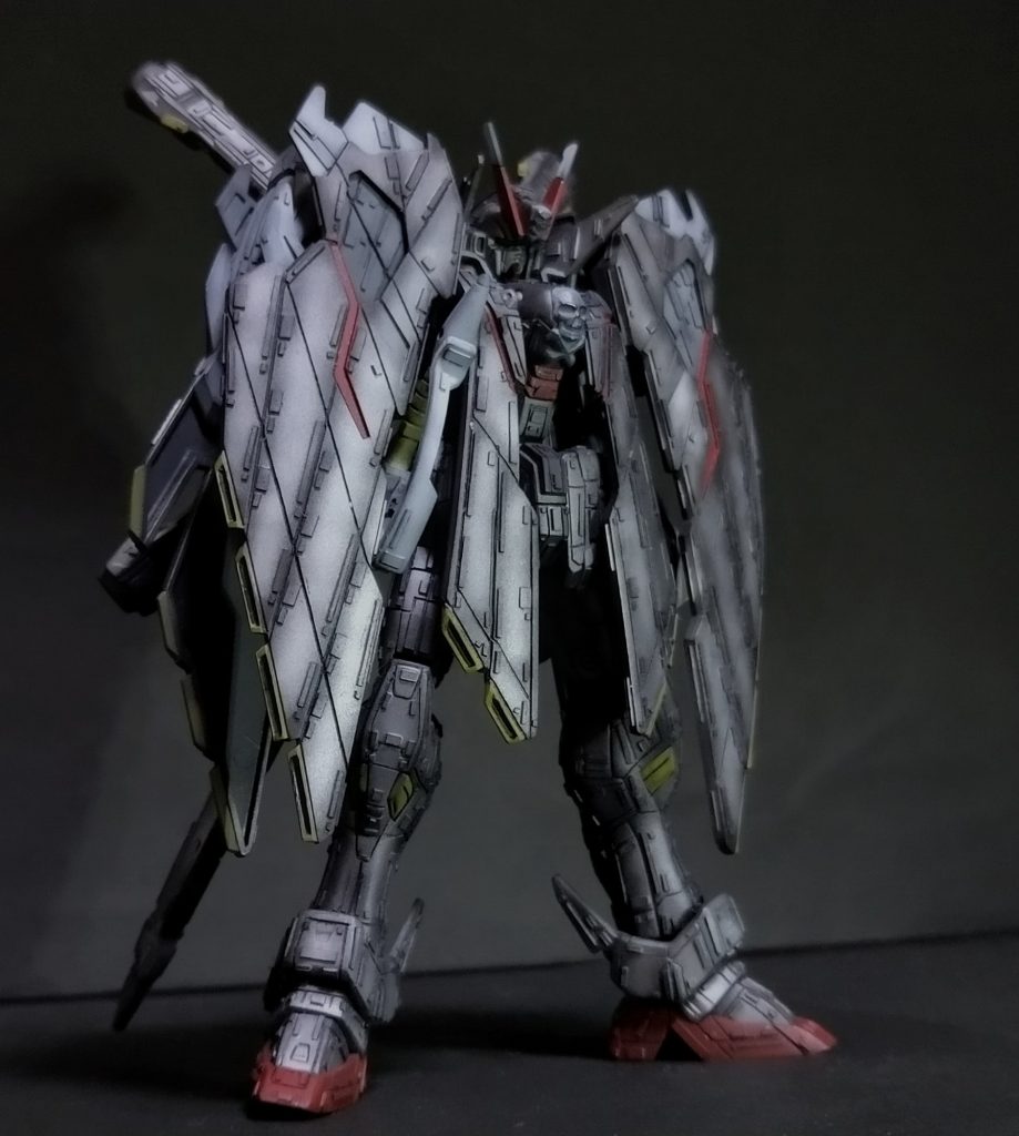 今回メインの装甲マントですが、スジ彫りによるパネルラインを強調するように塗装してみました😊