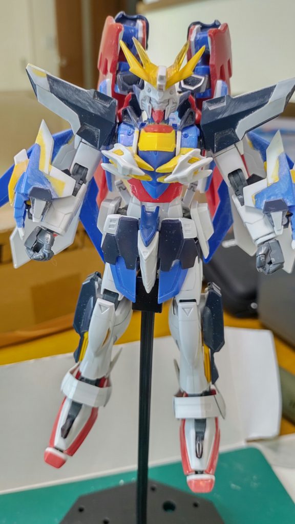 もうすぐ完成というところで一枚。マスクはバルバトス入れてましたが違和感あったのでもとに戻しました。