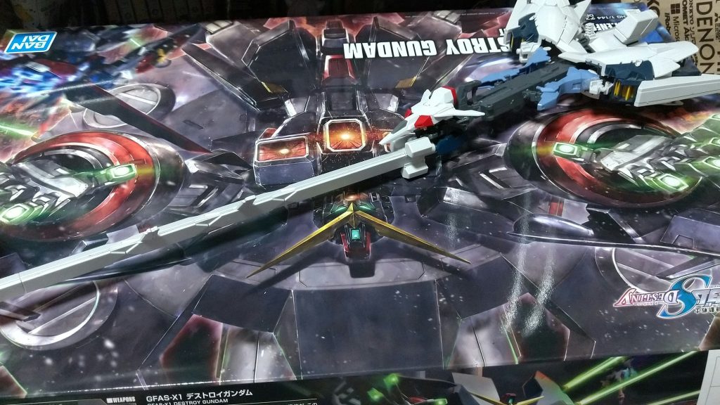 単独飛行時。砲身の2本の出っ張りはセンサーユニットとなっている。ビーム砲、ミサイルポッドが使用可能。