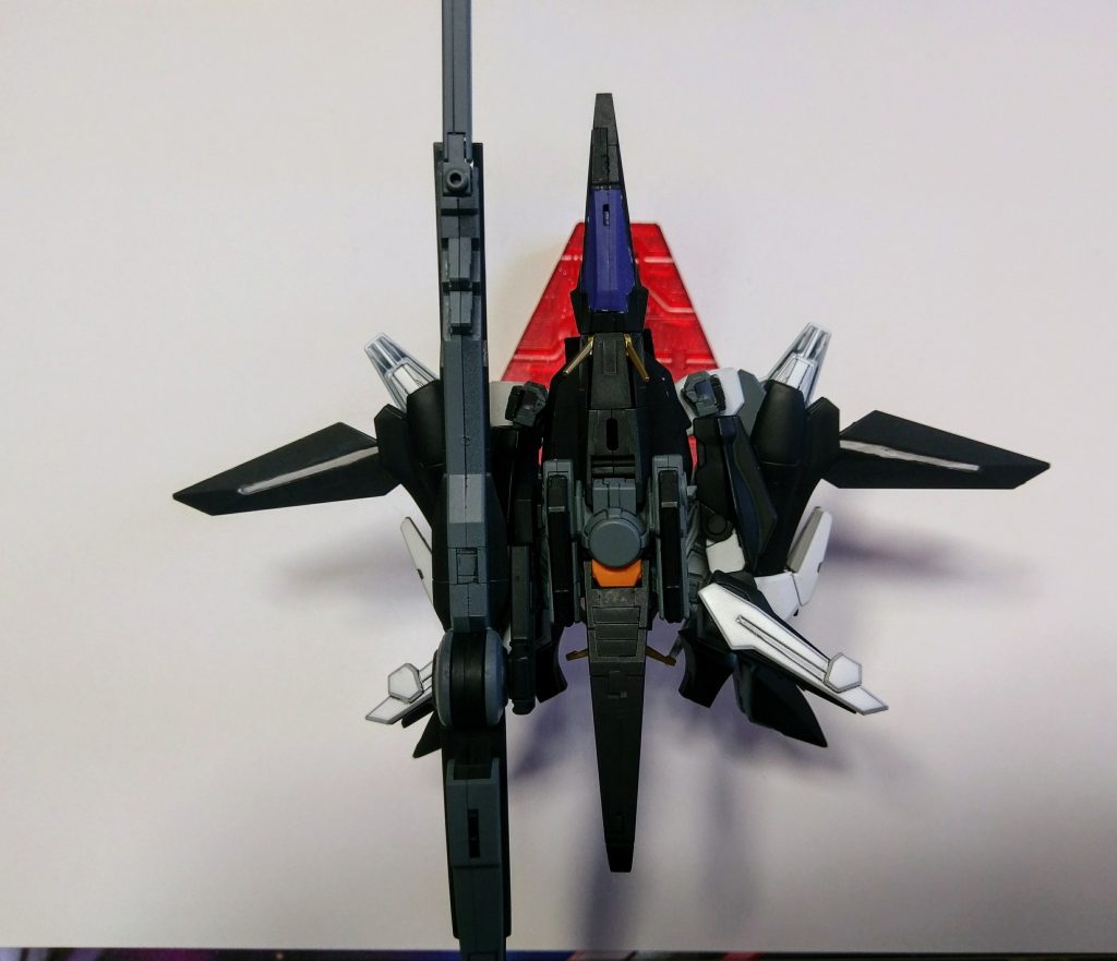 飛んでいる姿がカラスに見える事からCROWと名付けた設定で黒い機体にしています。