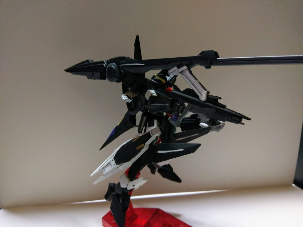 ランチャー展開すると大きすぎて納まらないですが細身の機体に厚みがでる気がします。