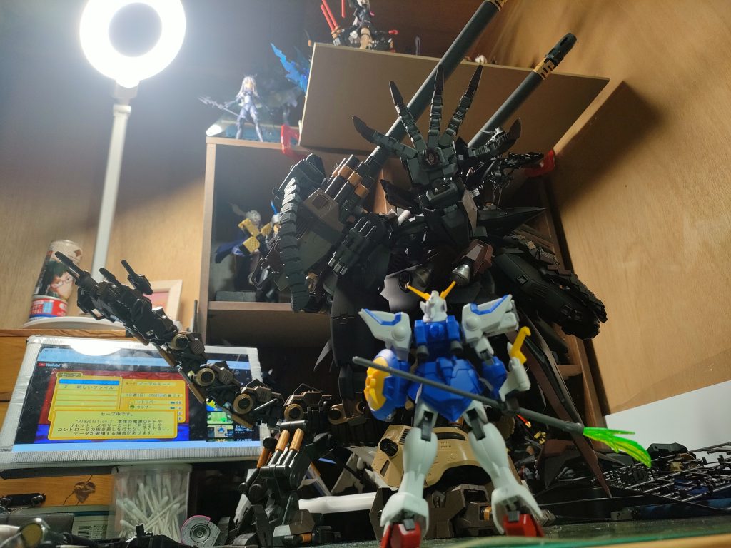 HGACシェンロンと並べるとこんな感じです。デストロイより余裕でデカいです(笑)