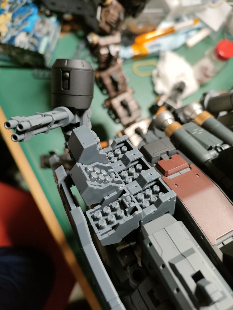 新しいオプションパーツ等が出ると付け足していく事があるので、まだ改造する可能性があります(笑)ちなみに今の段階で約15万円分のキット(定価基準)が使われています。