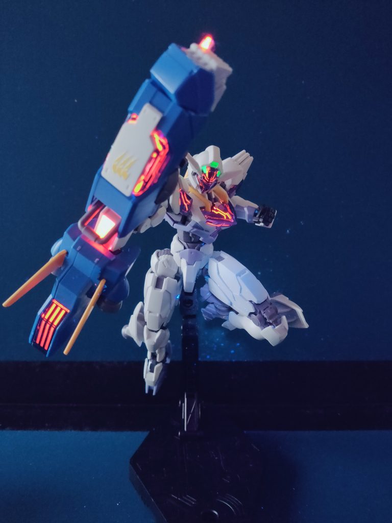 パケ絵のポーズで。