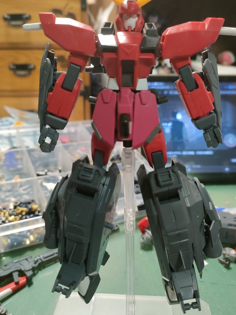 腰は∞ジャスティスの物を移植し、股関節の可動域が大幅に広がっています。