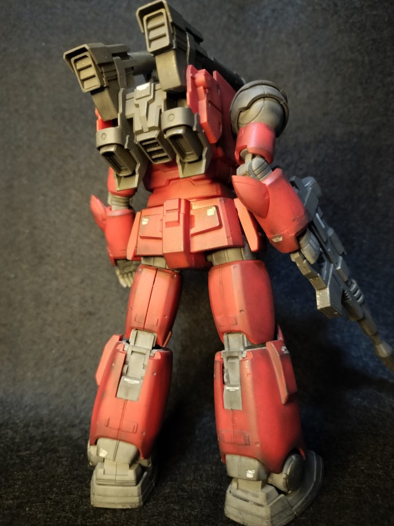 背面。オリジンガンキャノンは後ろ姿がとても精密でとてもいいです。画像だとよくわからないですけど、程々にウェザリングして艶消しトップコートしてます。