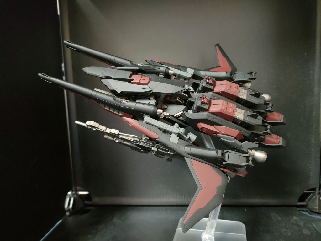 MA形態。元々の可変機構をそのまま利用。可変時に足をきちんと閉じられるように、足(レイジングブースター)の側面にネオジム磁石を仕込んであります。