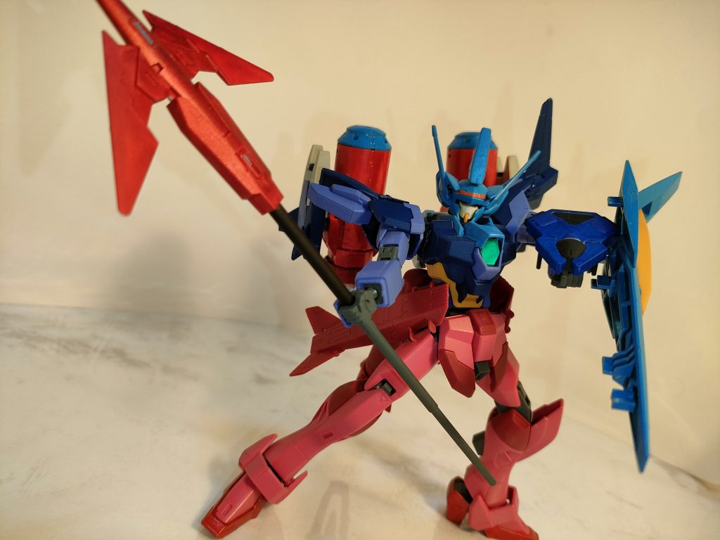 目を引くのはその奇抜なカラーリングだが、上から水色、青系統色、赤系統色。上半身と下半身だけほぼオリジナルカラーのままなのは、お二人に対するリスペクトなのかは不明。