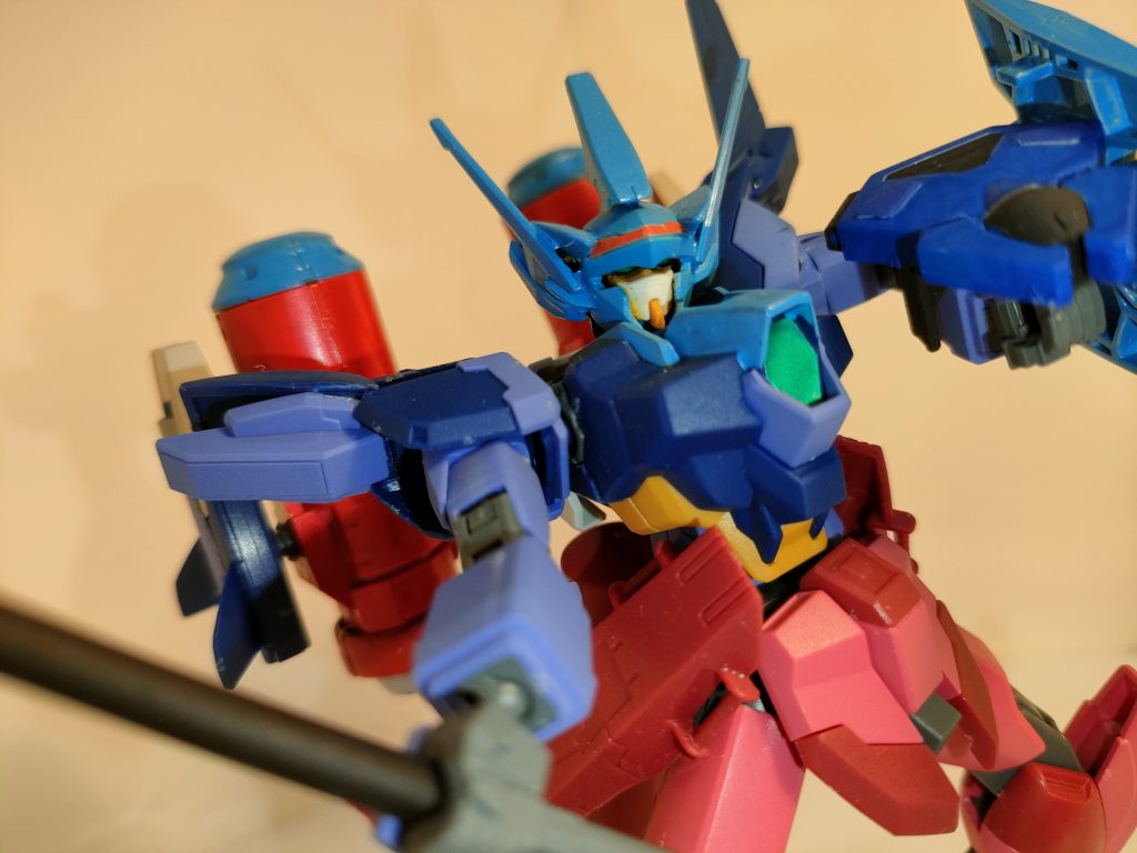 戦法は、トライデントによる近距離〜中距離による接近戦。シールドで防御しながらのアンカーショットによる捕縛奇襲。