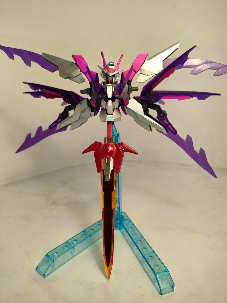 紫と銀色系統で意外とまともにまとまりました。ちなみのこの剣はアメイジングエクシアダークマターをプチ改造て塗装した突貫工事ものです(笑)