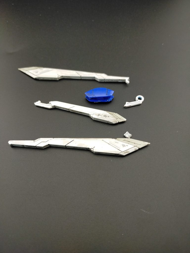 そして、こちらがかなりショッキングな出来事。墨入れ後、仕上げのトップコートを吹く直前でパーツ割れ。エナメル塗装を使用したからでしょうか・・・パーツ注文をしたので完成がかなり遅れてしまいました。最後までお付き合いありがとうございます。