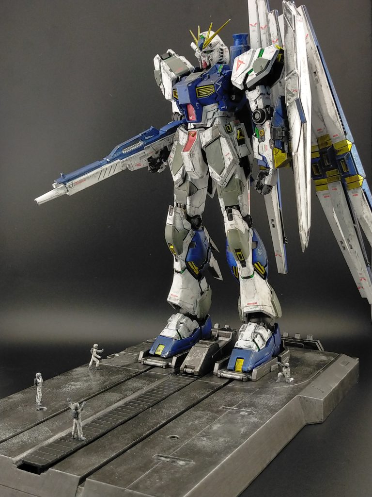 また、以前、ガンダムベースで購入したカタパルトと格納庫のキットも引っ張り出して同時作成