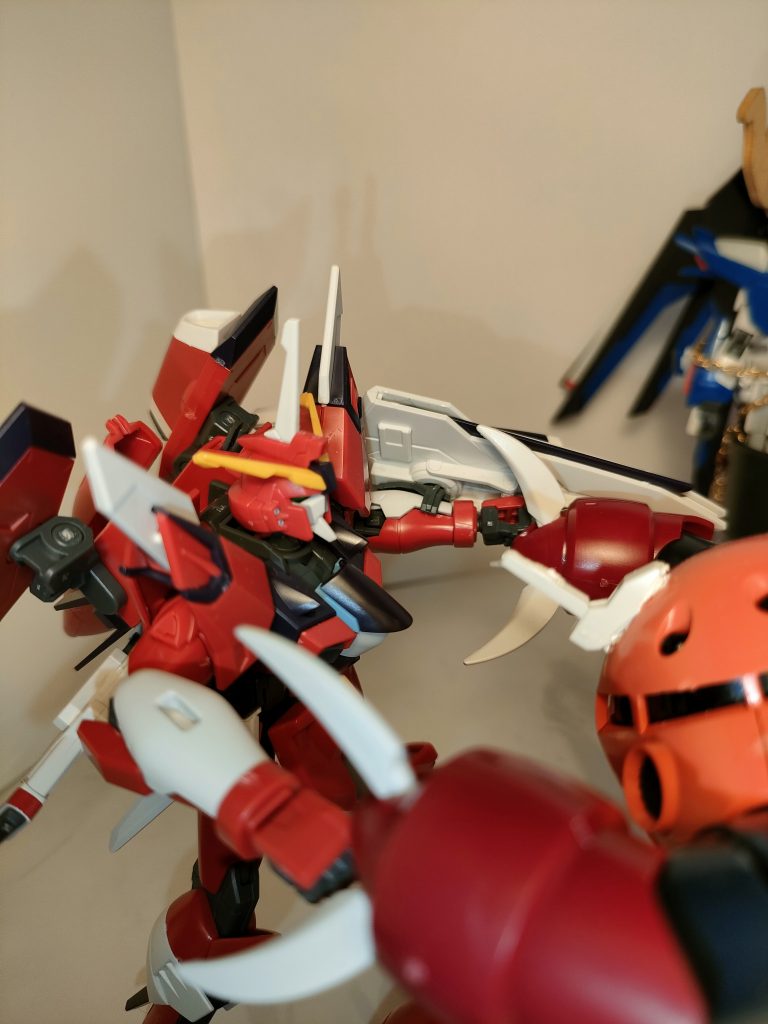 なんなんだよ!?アンタはいちいち俺のハロの扱いに文句をつけるのかよ!飛んだりはねたりするから投げるのは平気だろアンタの設計なんだし!!っていうか人のデート中にまでお節介なんだよアンタって人は〜!!!!