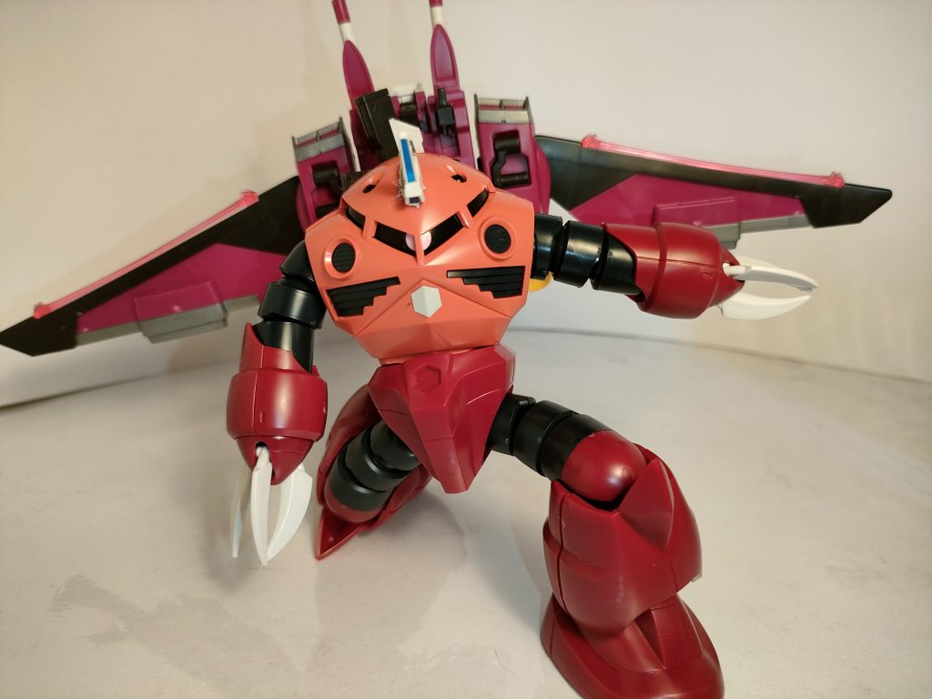 速攻で買って、インジャのジャンク品をあさり、取り付けてお手軽改造せずにはいられませんでした(笑)あんなドチャクソ面白カッコイイ登場シーンとアクロバティックな戦闘あります?あのズゴックがあんなに格好良く戦ってるの始めて見ましたよわたしゃ(笑)もう一気にズゴックファンになりましたよ、ガンダムベースで大量にあって、再入荷して、無くなったら代わりに量産型ズゴックが大量入荷(笑)