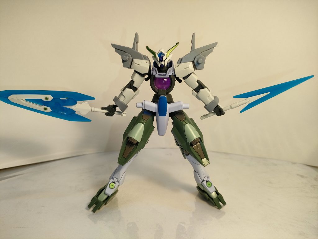 外装パージモード。両足のバーニアにより機動性がより向上し、武器も分割二刀流にすることで素早い戦闘を可能とする。トランザムならばより高速機動性と相性が良い。