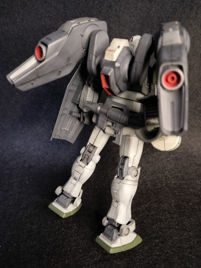 ジム特務仕様背部。腰部にビームスプレーガンを懸架。試作バックパックは、水星の技術?が・・w