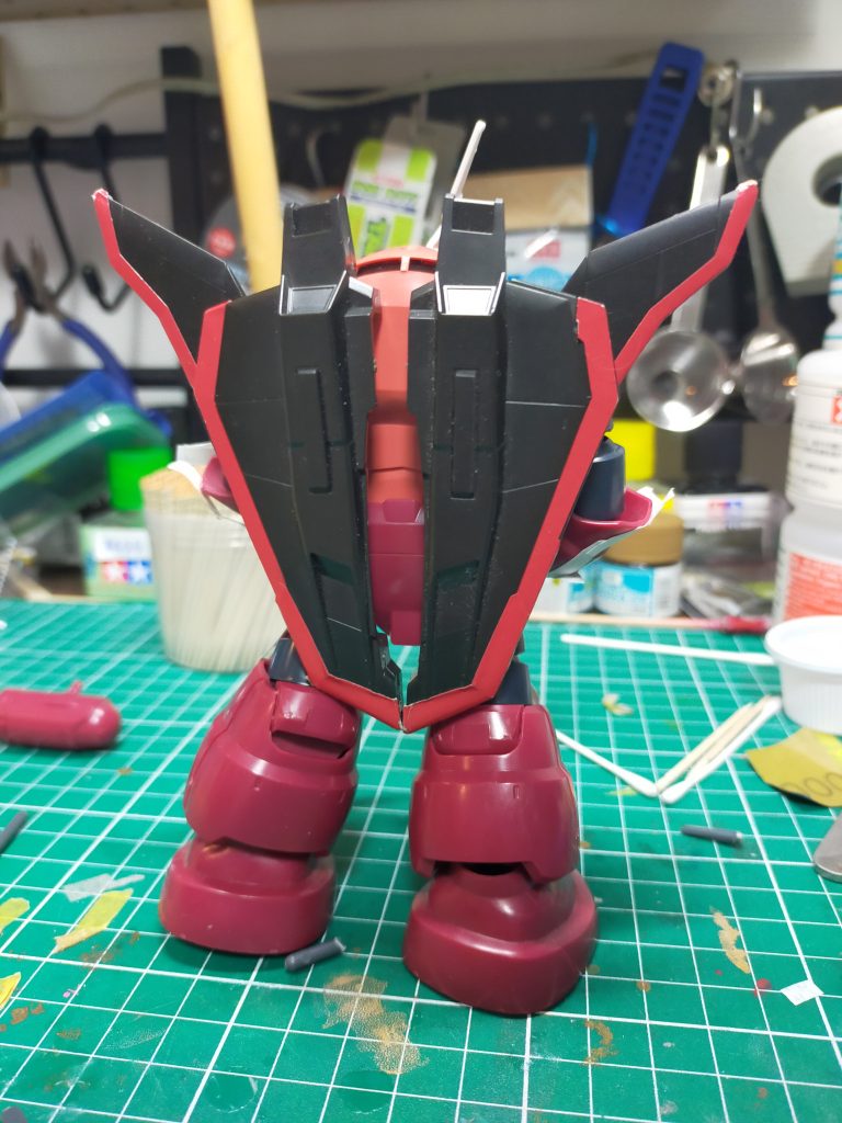 後ろはジャンクのゼータガンダムのフライングアーマー…