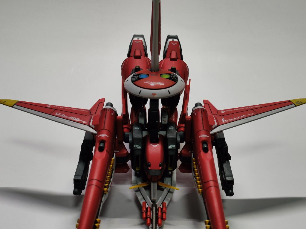 MS形態の尾翼を高くするためにレドームが追加され、敵の探知能力を高める、よりクールな外観となっている