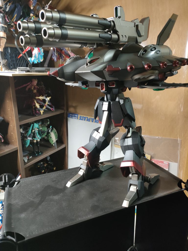 大型キットなので関節部等の部品の隙間も大きいのか、塗装のクリアランスを余り考えずに塗装出来ました。