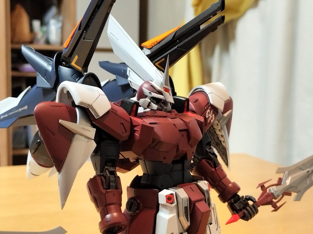 肩の追加装甲の内側が押しポイントです。