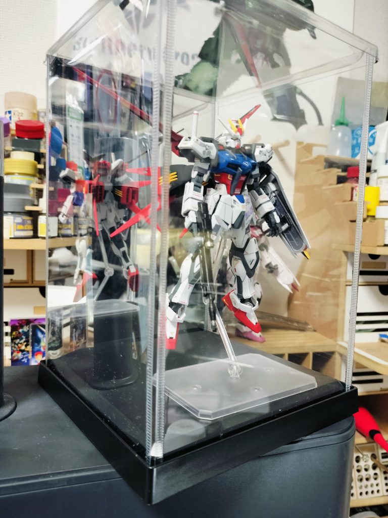 ちゃんとミラーケース付きでプレゼントしてます。