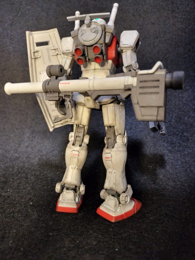 背部。背中のセンサーも追加して指揮官機らしくなったと思います?。ランドセルは後期型4連スラスターを装備してます。