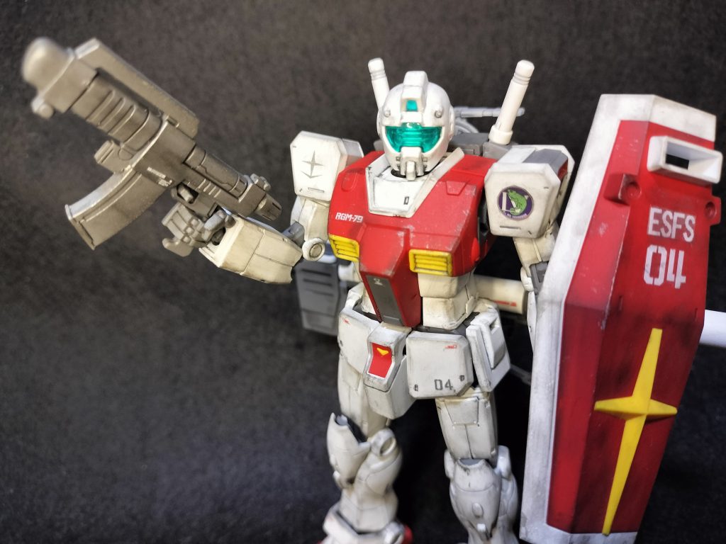 バストアップ。オリジンガンがお気に入りです。第四小隊ということで04のナンバーリングをしてみました。あと、小隊のエンブレムとノーマル盾を持たせました。