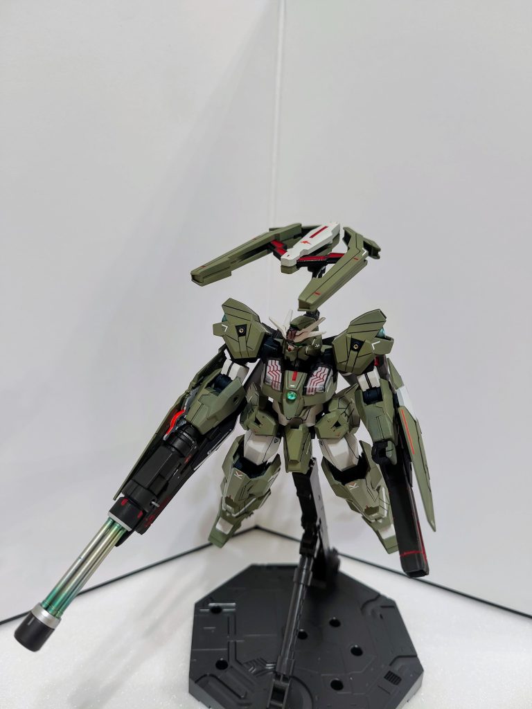 フェーズドアレイキャノンは横ではなく、センター配置に変更シールド追加・かかと部分変更・バックパック追加・AEG3のシグマシスキャノン追加が主な変更点です。