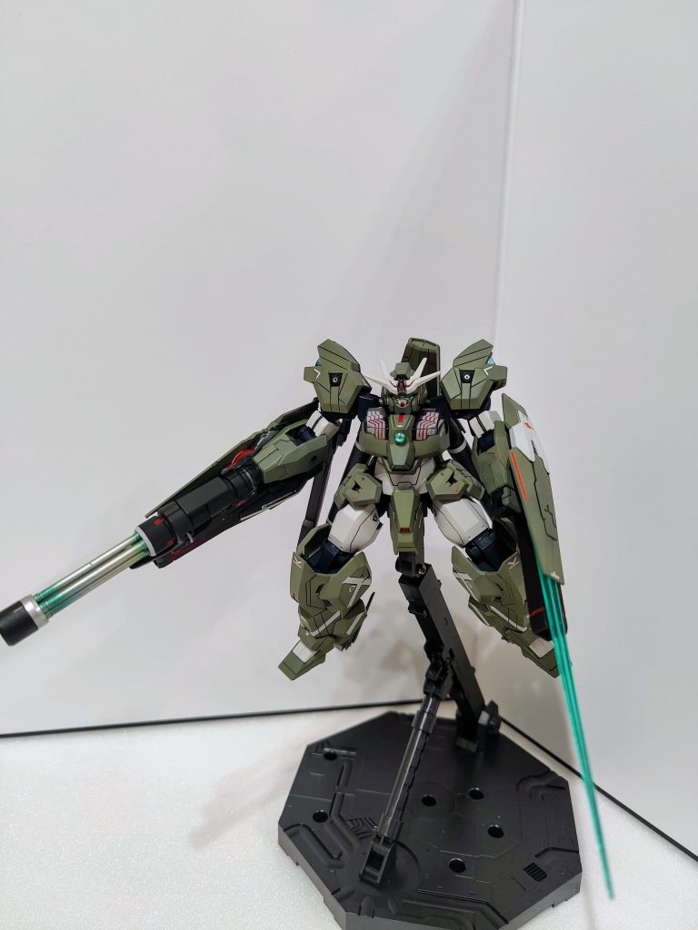 カラーはコンセプトが重装備型なので、明るい色ではなく、重みがでるようカーキ色をメインカラーとしました。機体カラーが一番悩みました…リアルが忙しくなるので時間がかかりそうですが、次は相方をつくろうかなと思っています