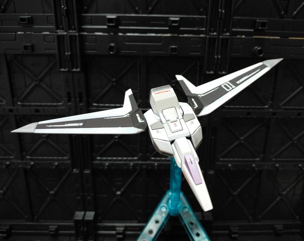 バックパックギャラクシーは世界観に合わないのと、試作機ってことで名前は特にないです。HGセイバーの羽を使用、ポリキャップのはまりが構造上悪かったので、コトブキヤの似た形のPS製パーツを加工し隙間なくハマるようにしました。接続はお馴染みランナープラ棒です。