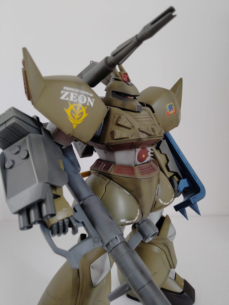 ハンドパーツも古いキットの為、保持力が弱いので市販のカスタムパーツを使っております。