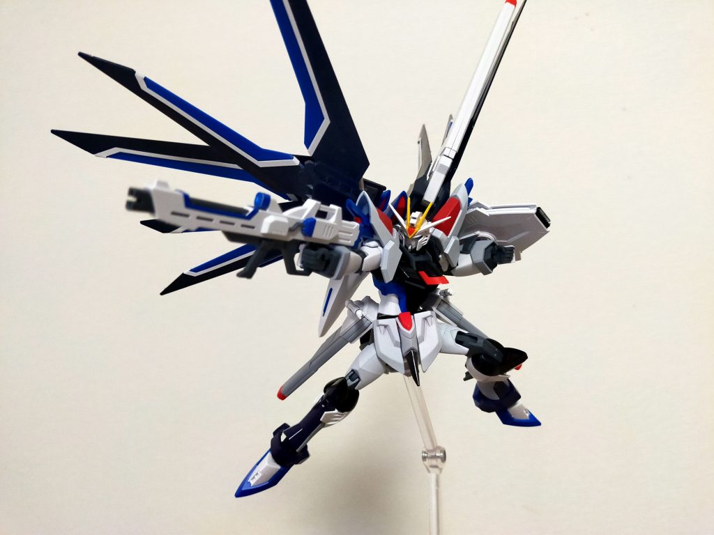 SEED ACTION systemのおかげでハチャメチャ動きます。カラーリングは初代フリーダムを意識。