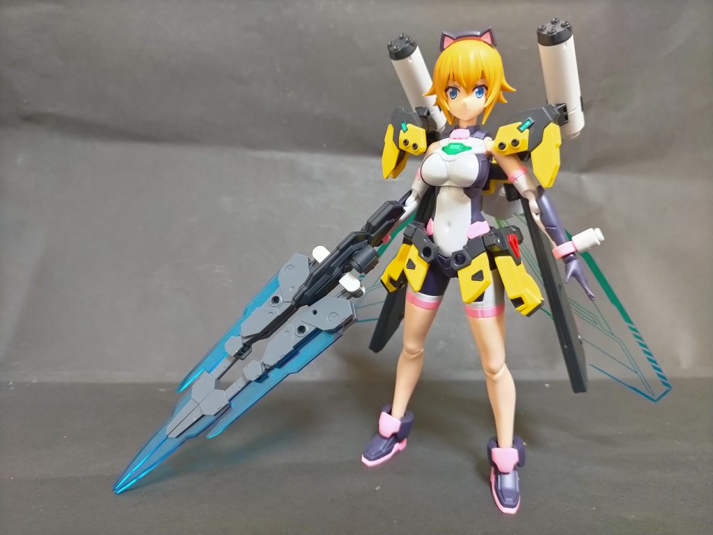 アーマー装着。センサー部分はガンダムマーカーメタグリーンで塗装。