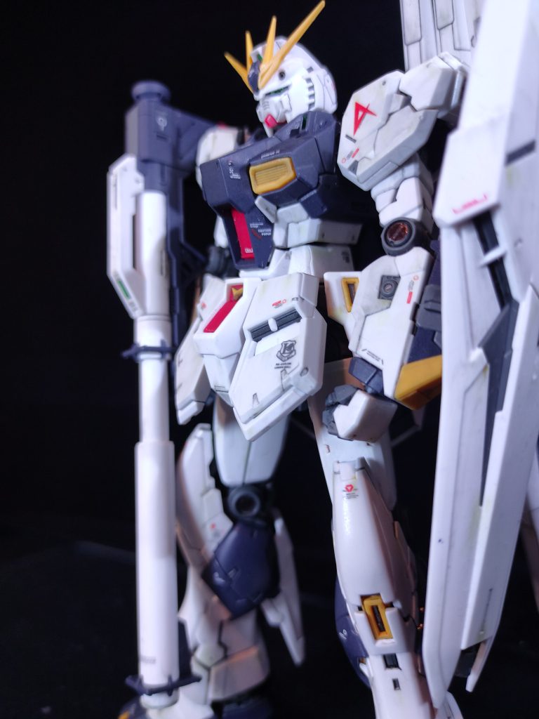 デカールは市販の水転写デカール各種加えて今回もところどころにエディオンデカール