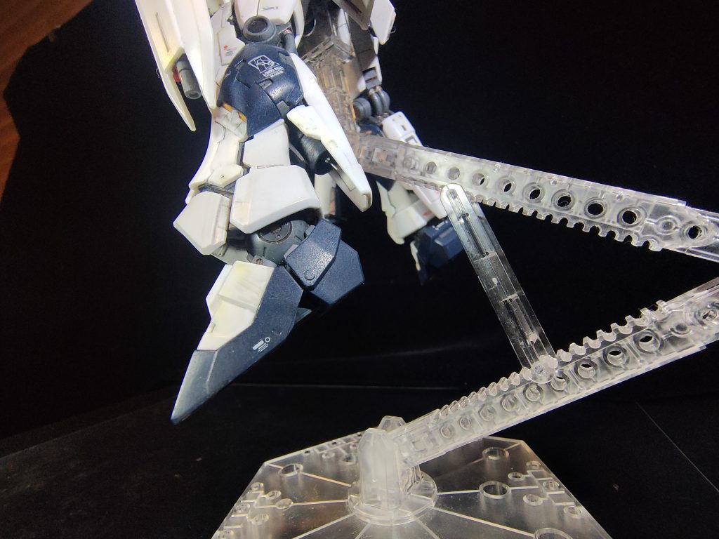 脚部バーニアはメタルパーツでディテールアップ